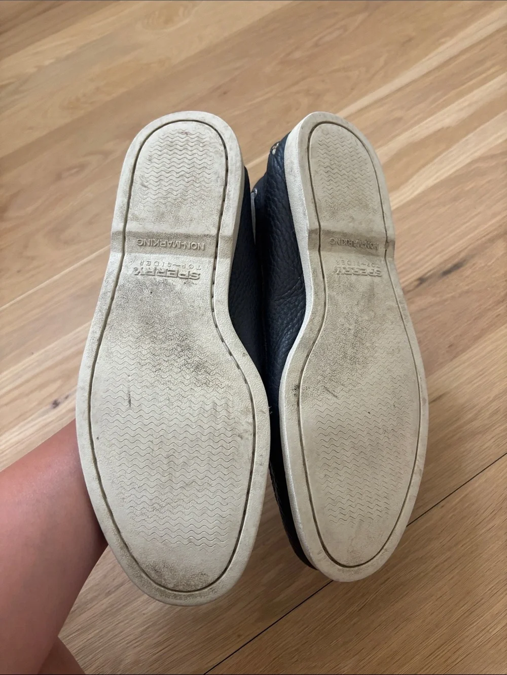 Sperry Men's Navy Leather Boat Shoes with Contrasting Laces